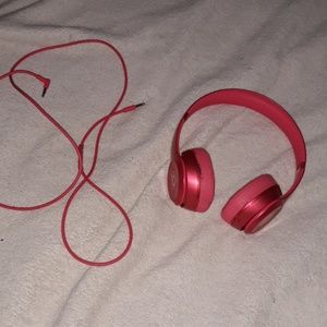 Pink beats solos